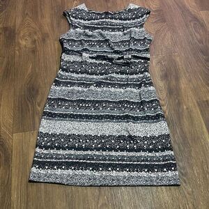 I Le New York business casual midi dress. Belt fitted‎ stretch black white